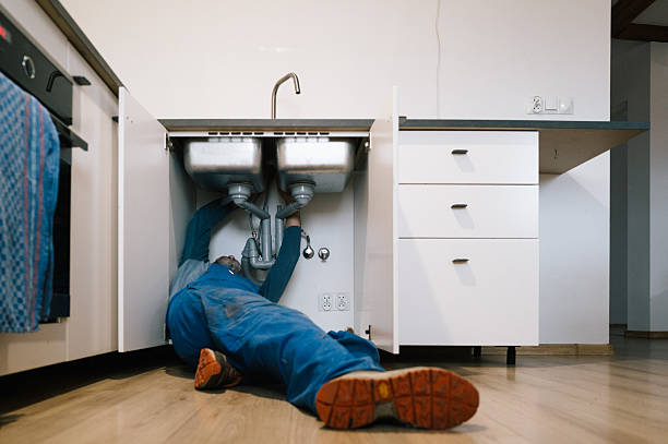 Professional Emergency Plumber technician working in Falls Church, VA